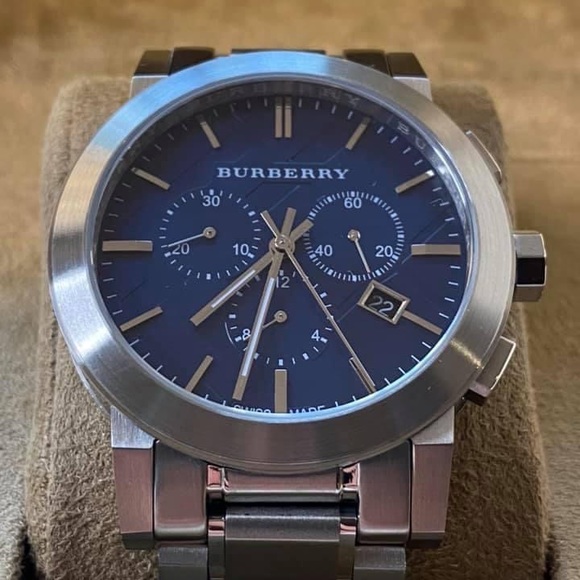 Burberry Men’s Blue Dial Stainless Watch
Swiss Made 
Sapphire Crystal - Picture 4 of 8